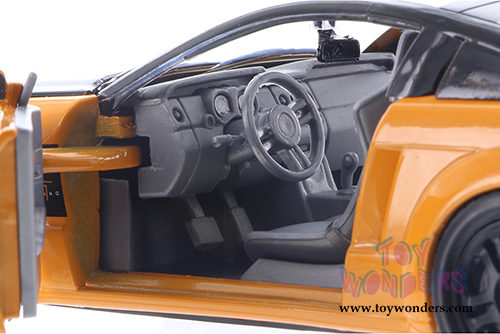 Showcasts Collectibles - Racing Assorted Models Hard Top (2003, 2005, 1/24 scale diecast model car, Asstd.) 73774/3D